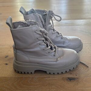 Zara Kids Boots in Light Gray